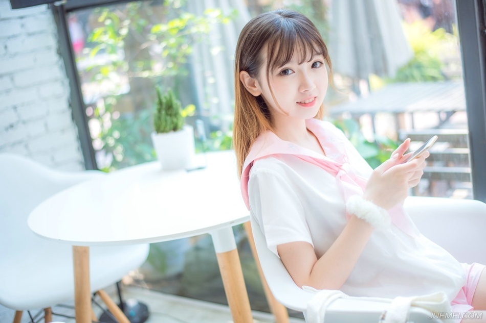 “只是那王印……”关羽犹豫了一下，有些遗憾道，在他看来，这天下有资格享有那块王印的，也只有刘备一人，但刘备却不怎么关心王印的事情，甚至连提都没提，关羽知道，大哥这是准备要放弃封王了。